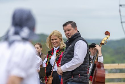 wiślańscy górale oficjalne rozpoczęcie Aneta Legierska Pełnomocnik Marszałka Województwa Śląskiego i Tomasz Bujok Burmistrz Wisły